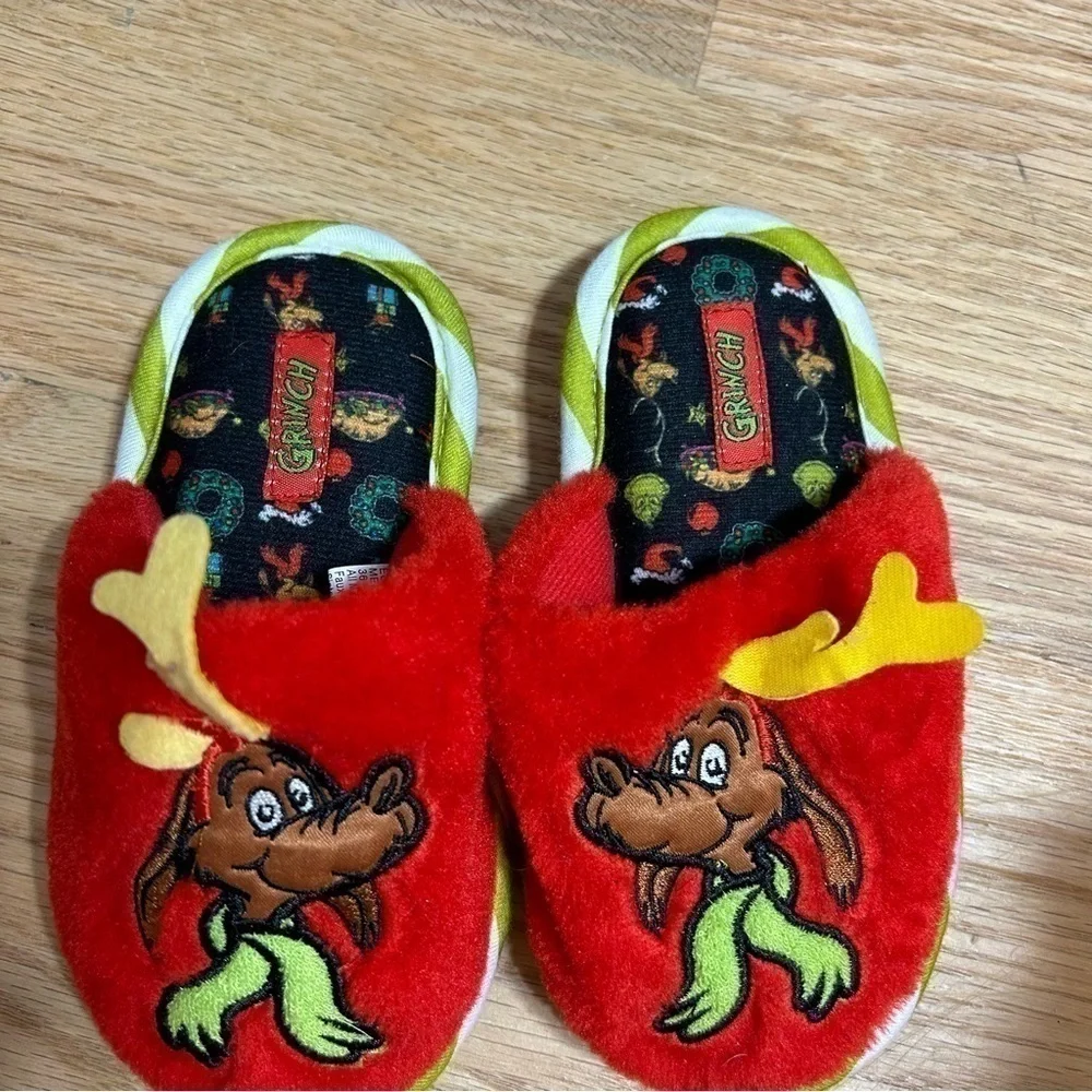 Dr. Seuss Max Dog Slippers Sz 7-8 Kids Matching Family Red Green